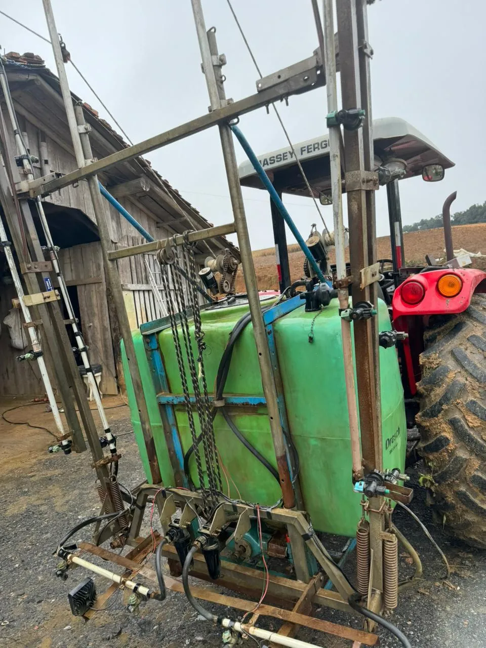 PULVERIZADOR MONTANA 600 LITROS COM 12 METROS DE BARRAS
