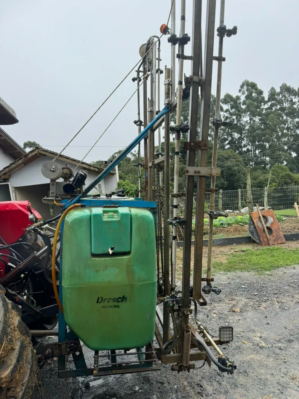 PULVERIZADOR MONTANA 600 LITROS COM 12 METROS DE BARRAS