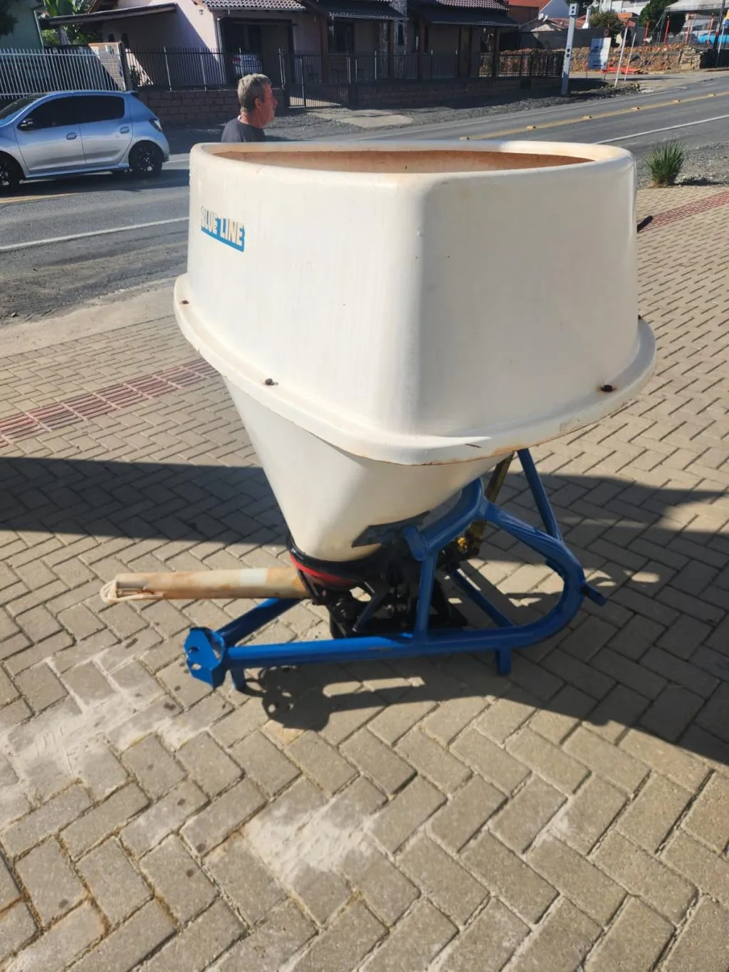 Espalhador de ureia 600 kg