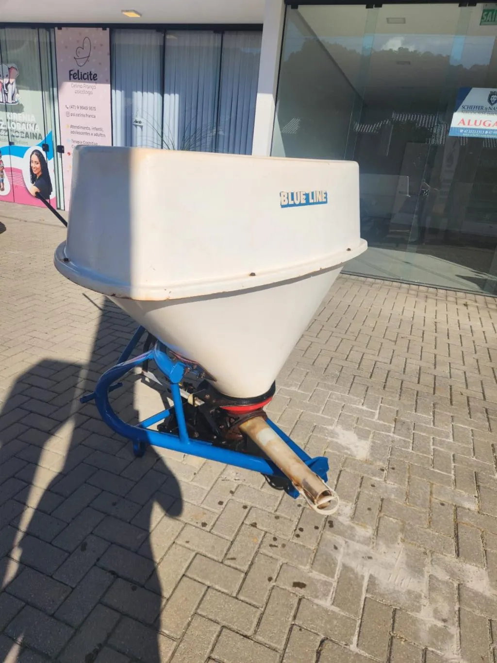 Espalhador de ureia 600 kg