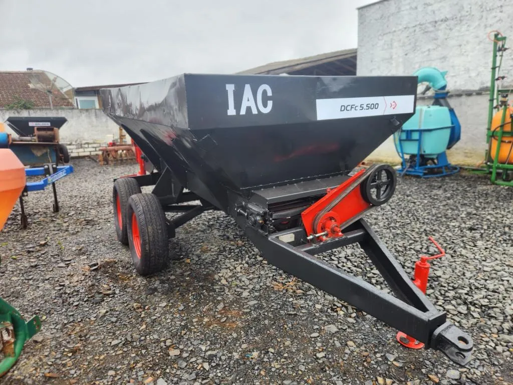 Espalhador de Calcário Marca IAC Modelo 5,500 Toneladas