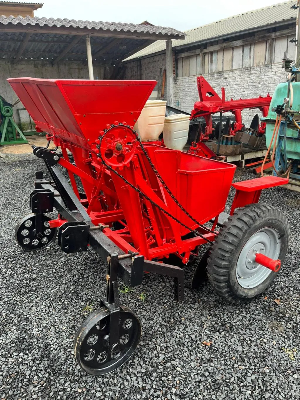 Plantadeira de batata Mavi T-500