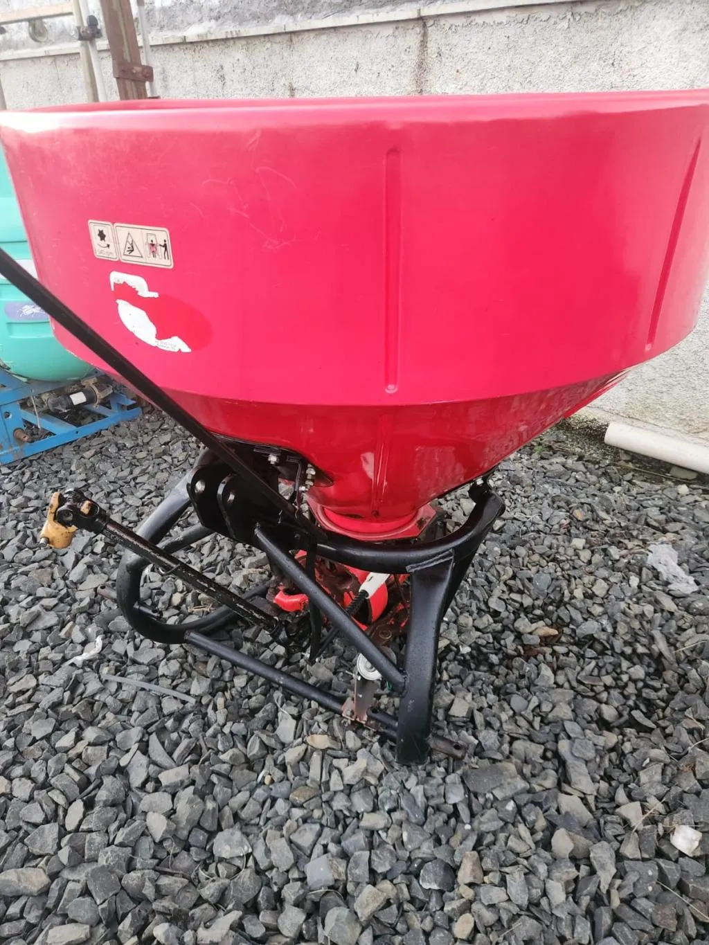 Espalhador da marca Nogueira  modelo 600 kg  impecável
