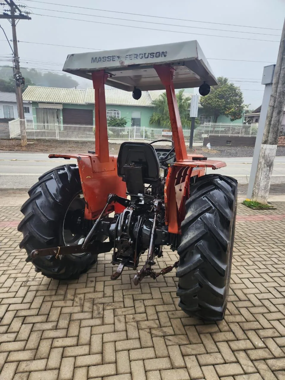 Trator Massey Ferguson modelo 265 ano 1985 com bloqueio