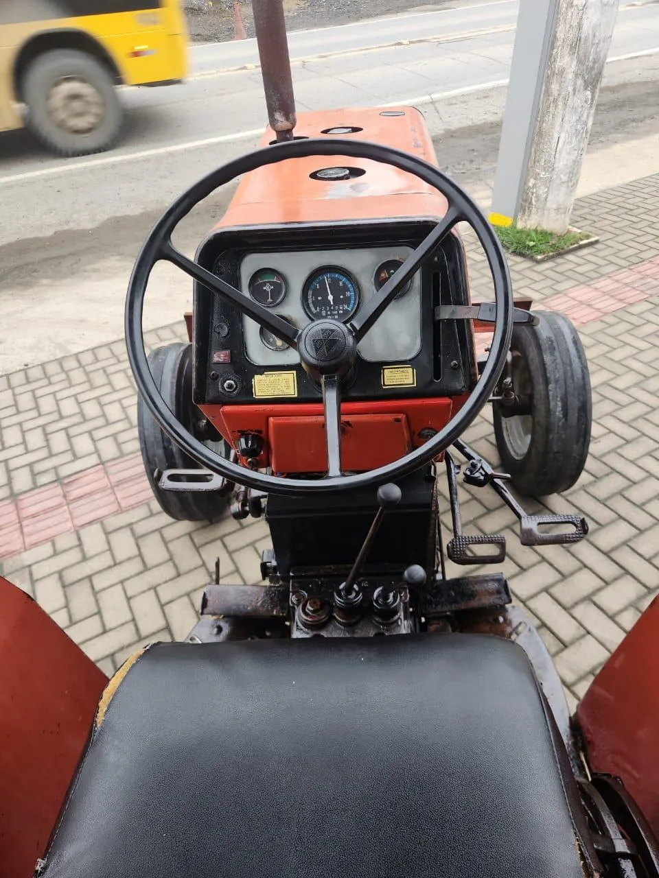 Trator Massey Ferguson modelo 265 ano 1985 com bloqueio
