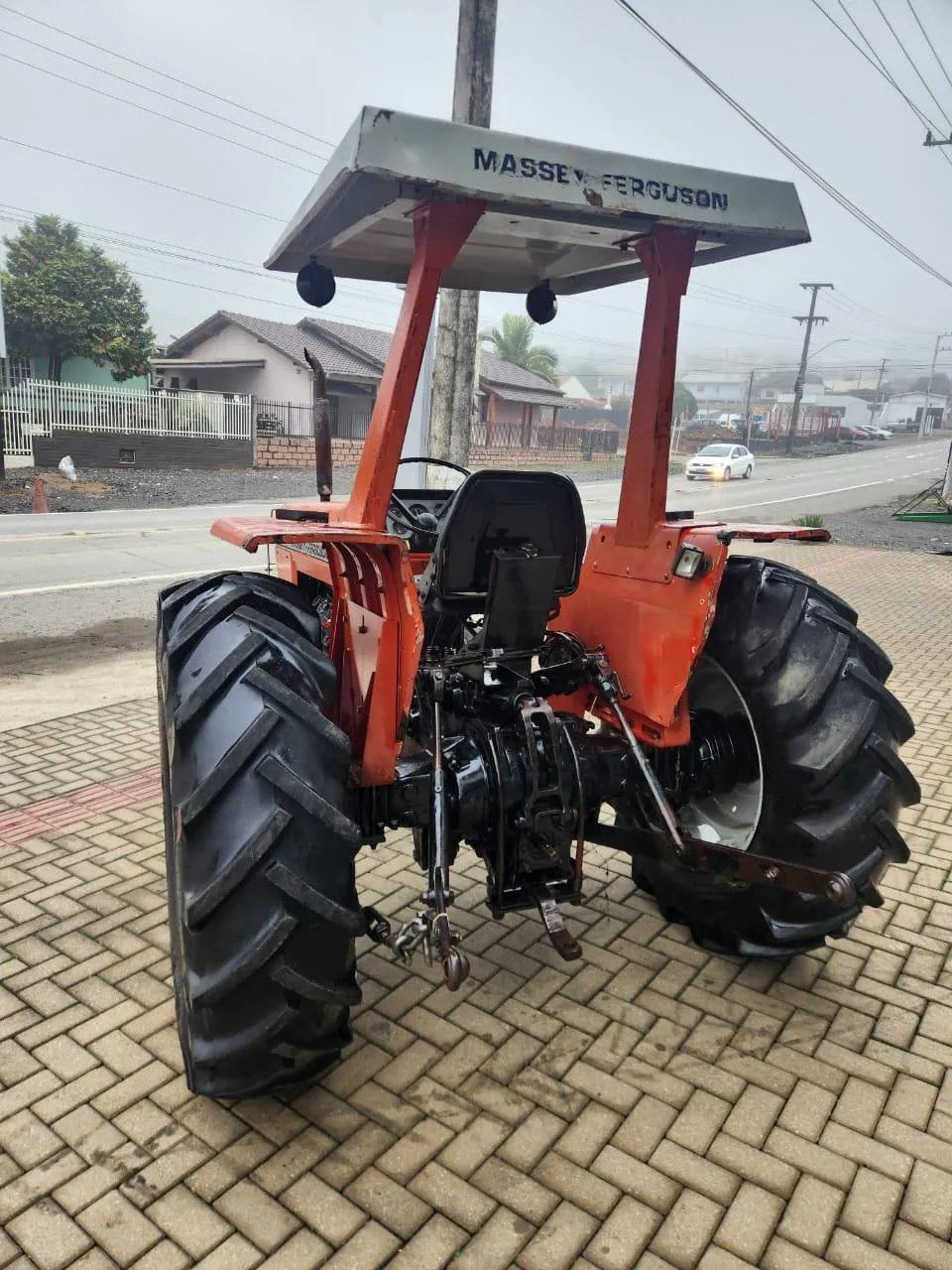 Trator Massey Ferguson modelo 265 ano 1985 com bloqueio