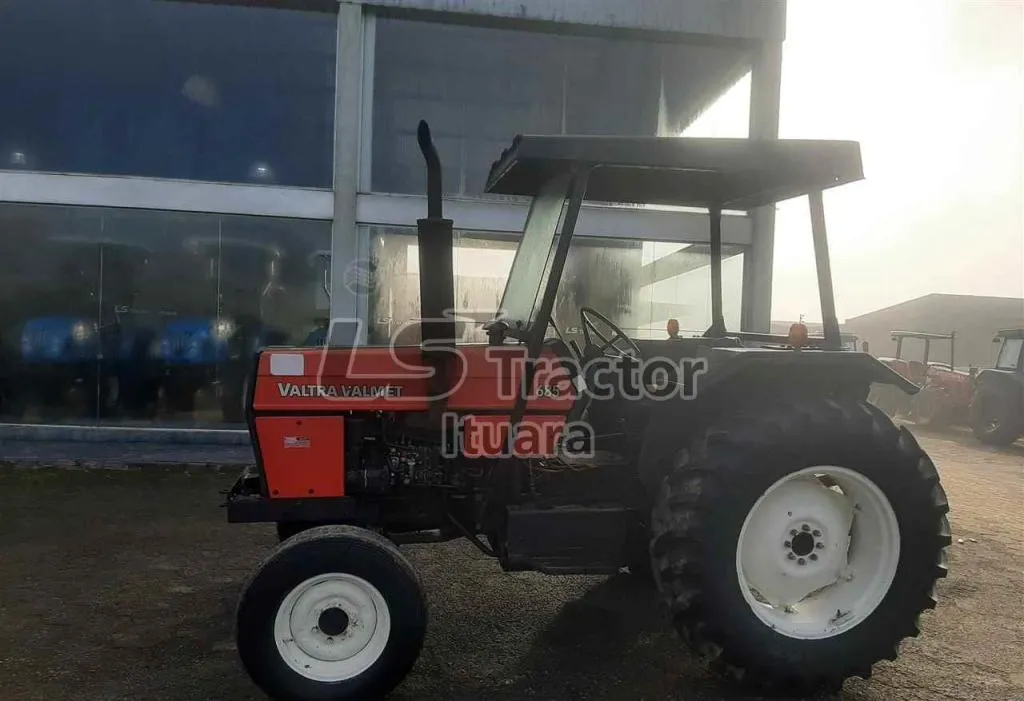 TRATOR VALMET 685 1999/1999 4x4