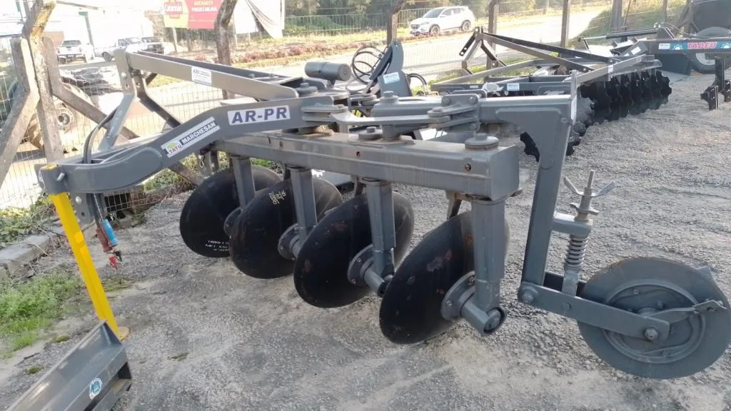 Arado de 4 discos marca Tatu NOVO
