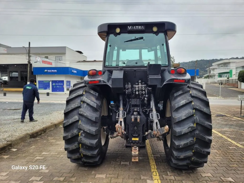 Trator Valtra BH 180 Hiflow 4×4 cabinado  Ano 2009 