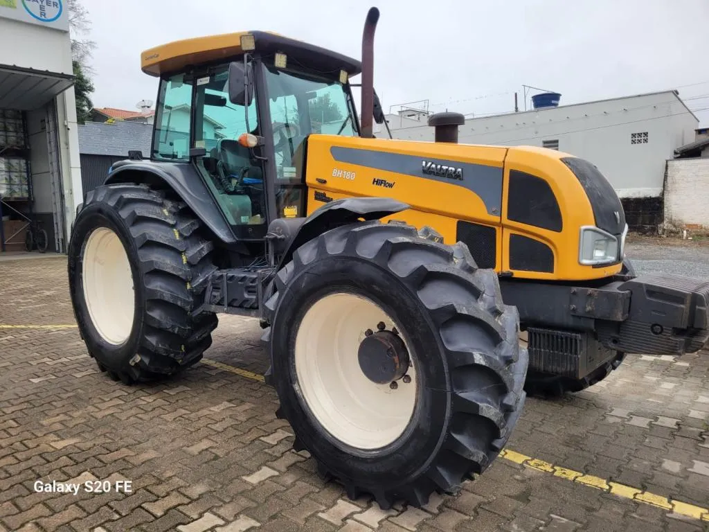 Trator Valtra BH 180 Hiflow 4×4 cabinado  Ano 2009 