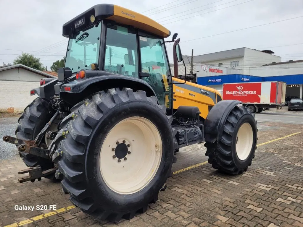 Trator Valtra BH 180 Hiflow 4×4 cabinado  Ano 2009 