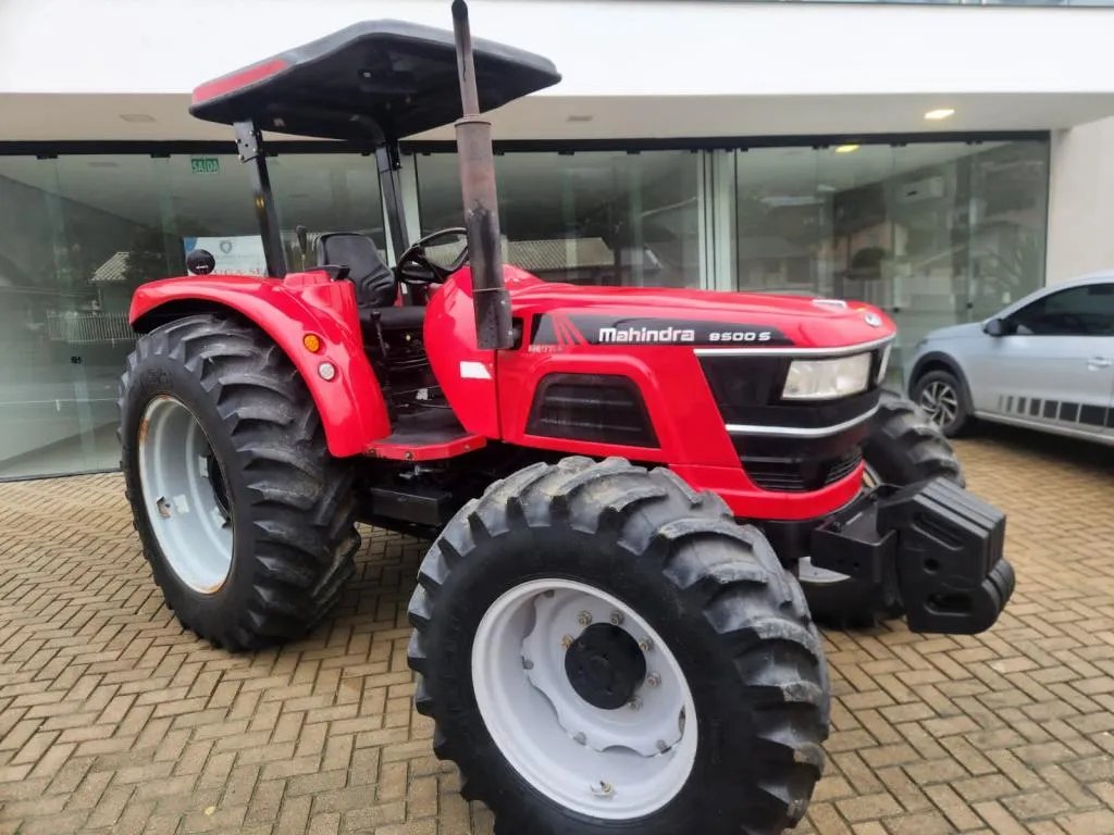 Trator Mahindra 9500s ano 2019 com 3.100 horas