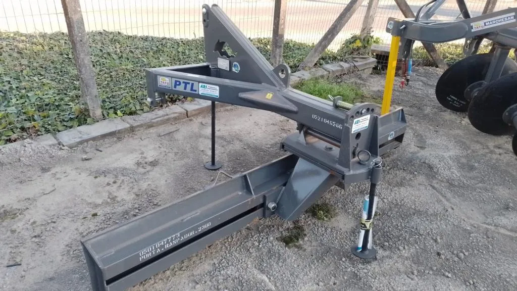 Lamina traseira para trator marca Tatu NOVA 2,30 metros