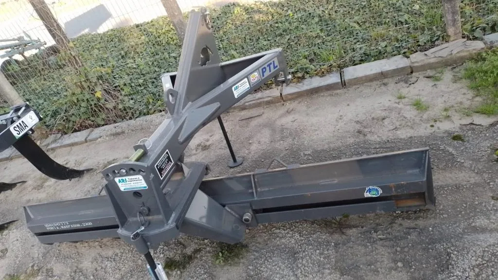Lamina traseira para trator marca Tatu NOVA 2,30 metros
