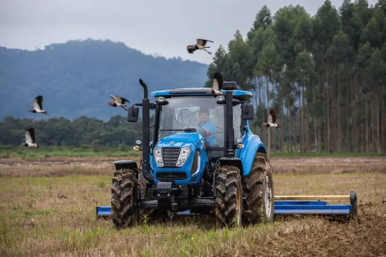Trator LS Tractor H125 Cabinado 4X4 125 Cv