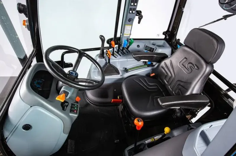 Trator LS Tractor Plus 80 Cabinado 4X4 80 CV