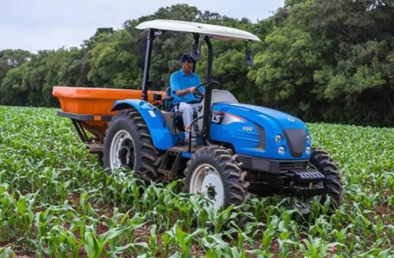 Trator LS Tractor U60 Plataformado 4X4 65 CV