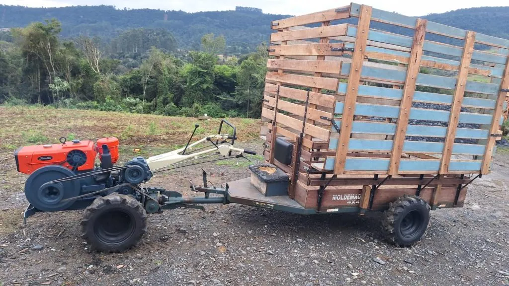 MICRO TRATOR TOBATA 15 COM CARRETA MOLDEMAQ 4X4