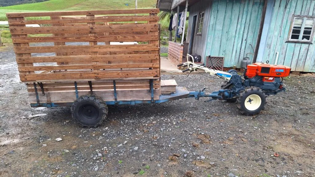 MICRO TRATOR TOBATA 15 COM CARRETA MOLDEMAQ 4X4