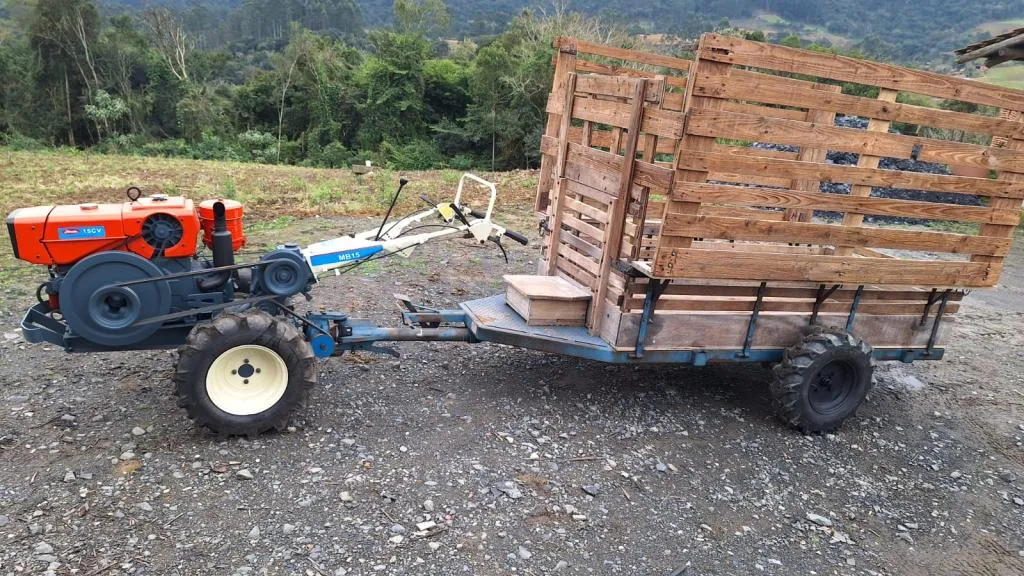 MICRO TRATOR TOBATA 15 COM CARRETA MOLDEMAQ 4X4