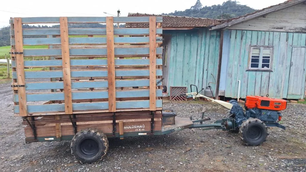 MICRO TRATOR TOBATA 14  COM CARRETA MOLDEMAQ 4X4