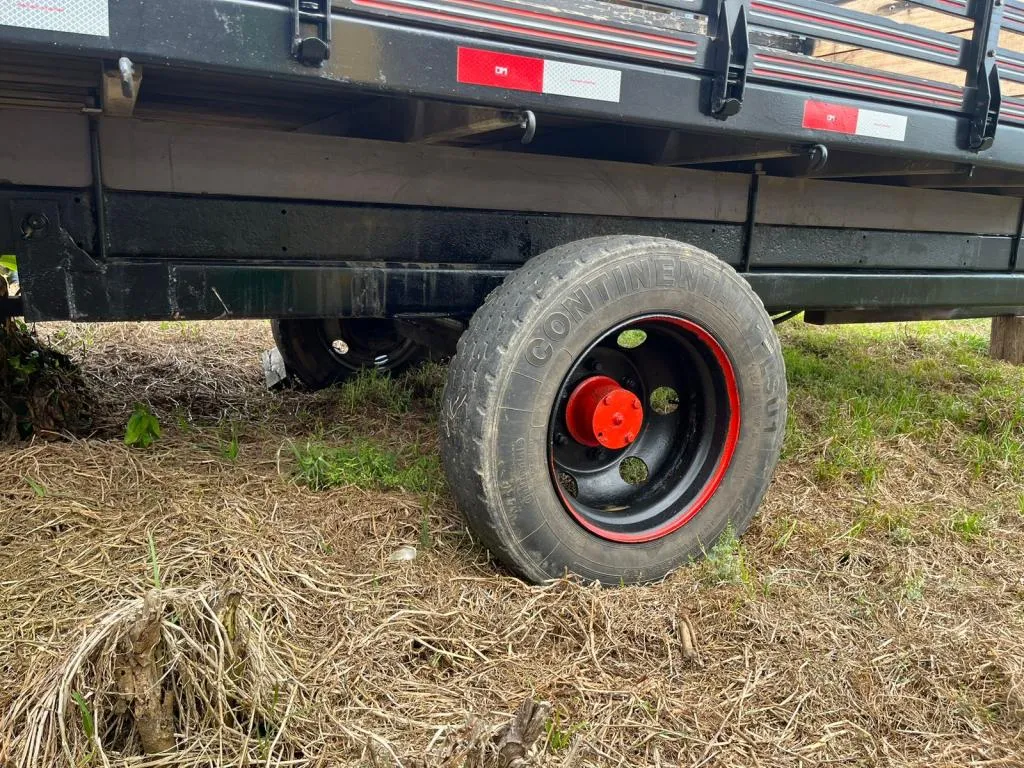 Carreta agrícola basculante com pistão 5 toneladas