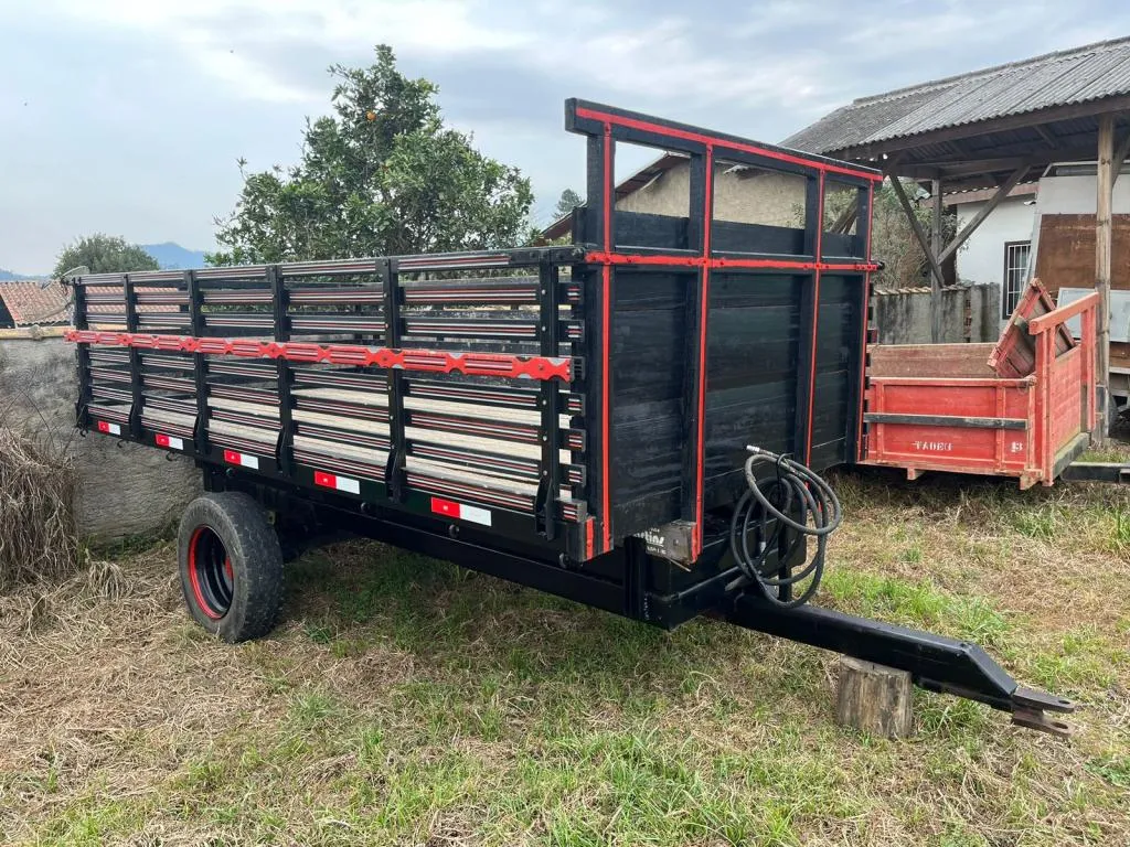 Carreta agrícola basculante com pistão 5 toneladas