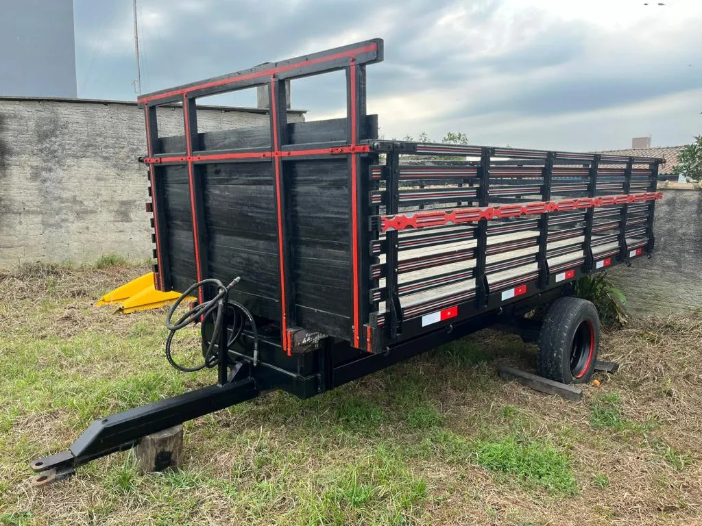 Carreta agrícola basculante com pistão 5 toneladas