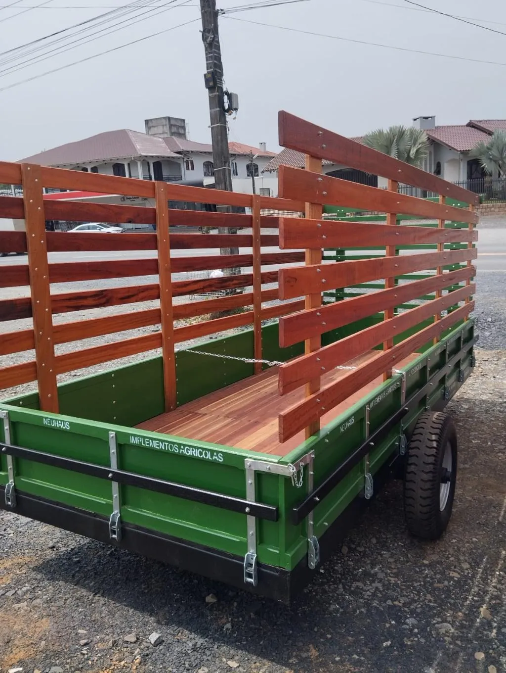 CARRETA AGRÍCOLA  DE MADEIRA 4,5X1,80 6 TONELADAS 