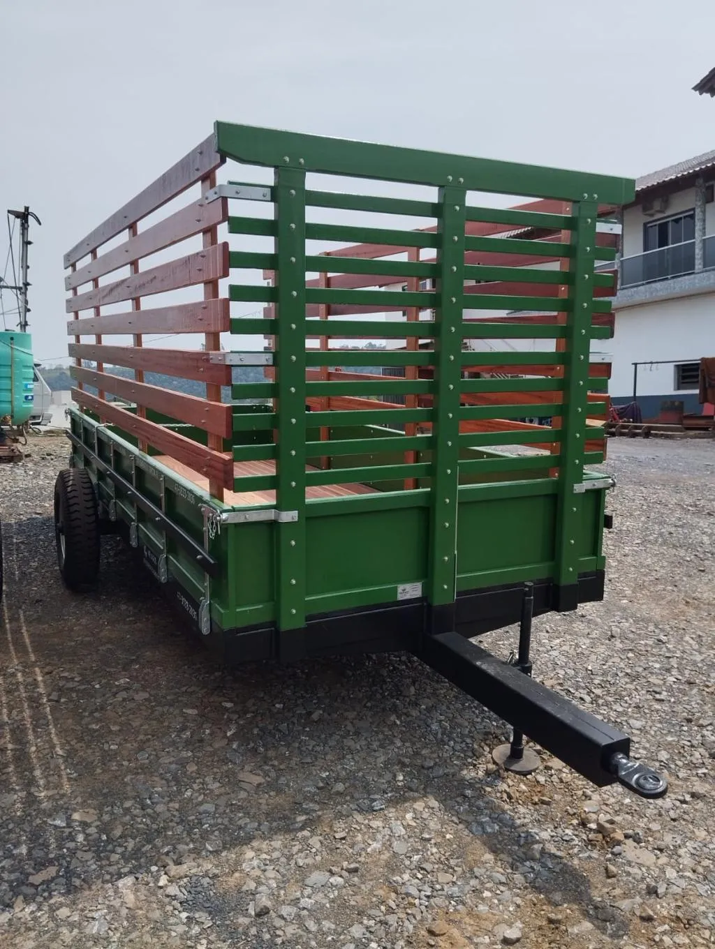 CARRETA AGRÍCOLA  DE MADEIRA 4,5X1,80 6 TONELADAS 