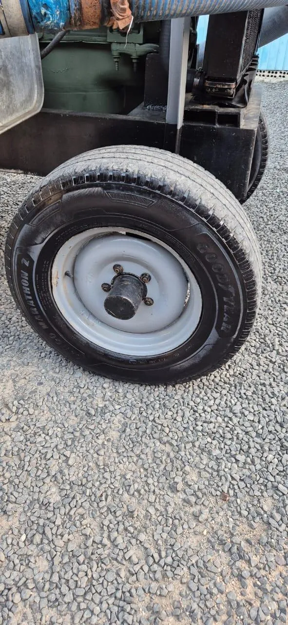 Conjunto Estacionário com motor Mercedes 352 com 130 CVS E Bomba KSB 4/100