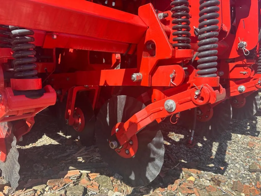 PLANTADEIRA KUHN PG PLUS 7,8 E 9 LINHAS NOVA