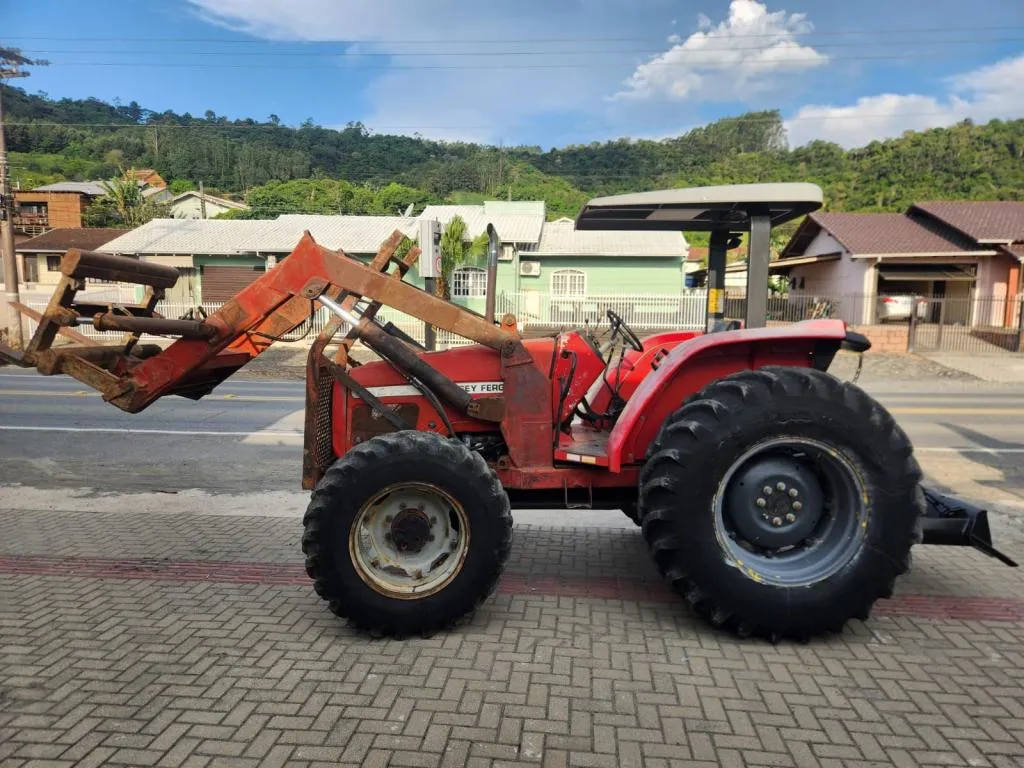 Trator Massey Ferguson modelo 4275 ano 1998 com guincho TMO caçador de 18 toneladas e levante frontal