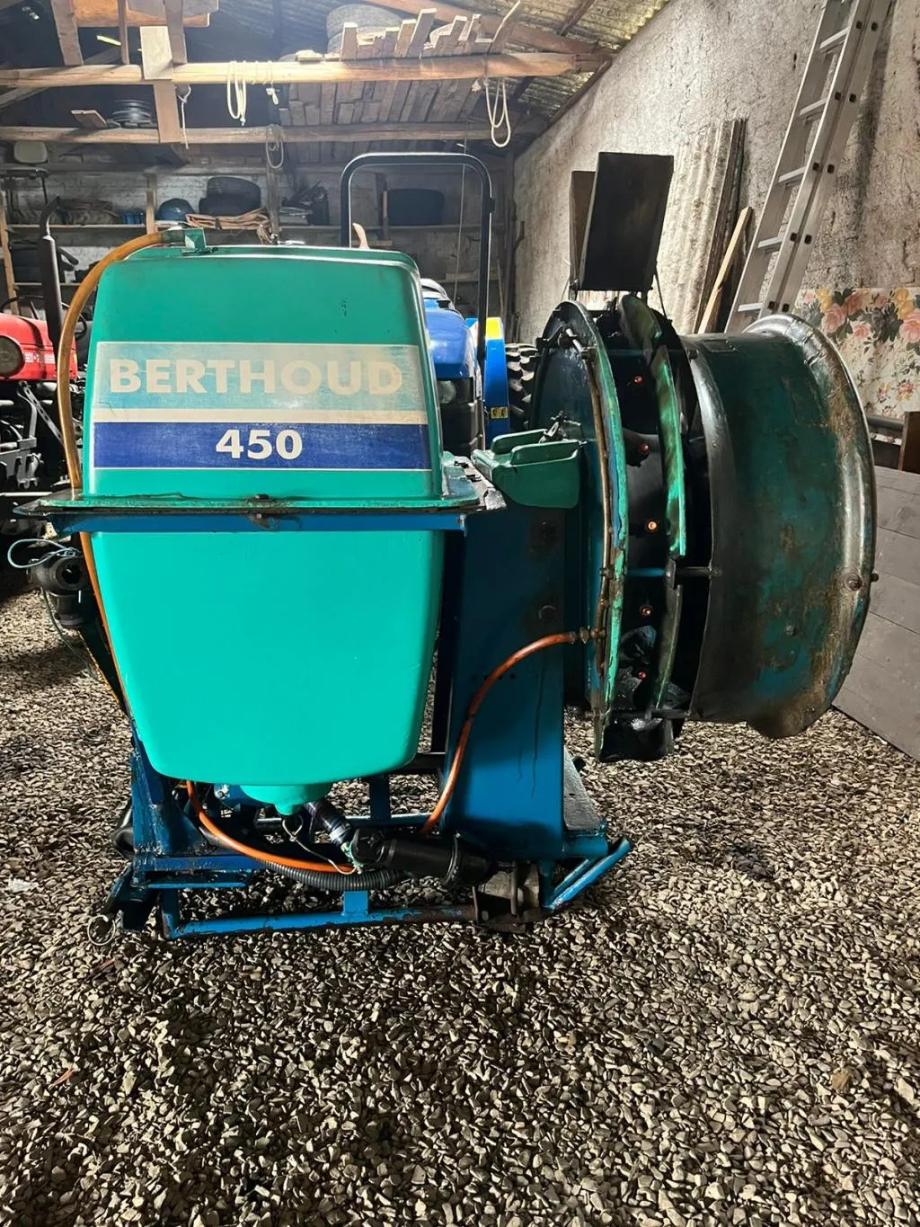 Pulverizador Turbina Berthoud 450 litros 14 bicos Hélice com 12 pás