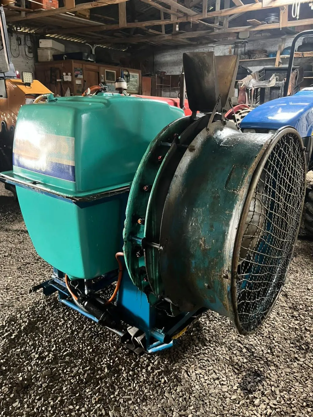 Pulverizador Turbina Berthoud 450 litros 14 bicos Hélice com 12 pás