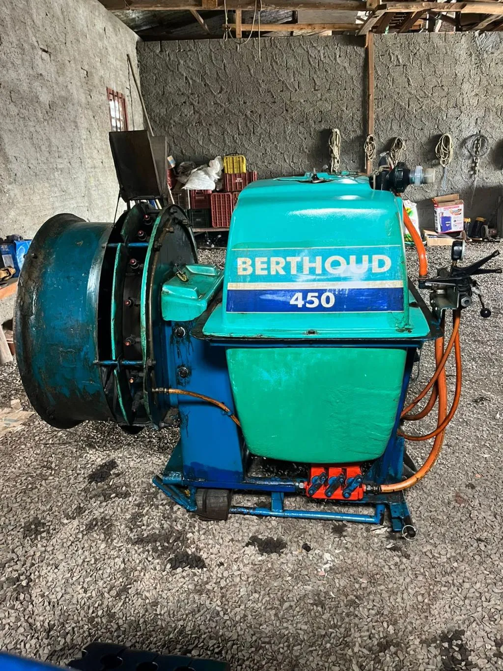 Pulverizador Turbina Berthoud 450 litros 14 bicos Hélice com 12 pás