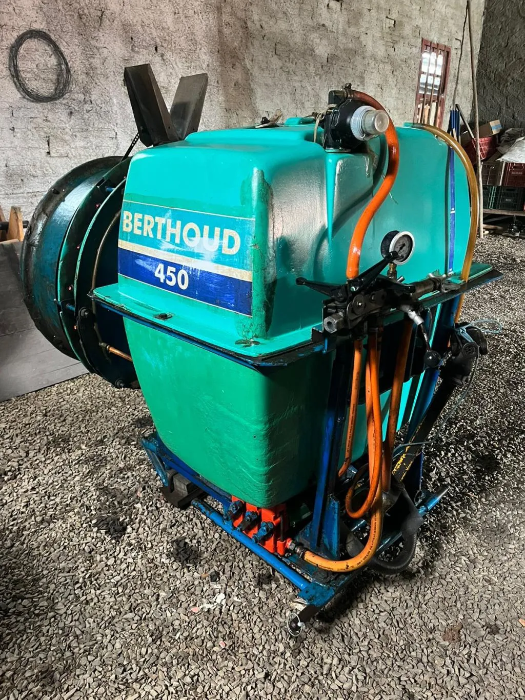 Pulverizador Turbina Berthoud 450 litros 14 bicos Hélice com 12 pás