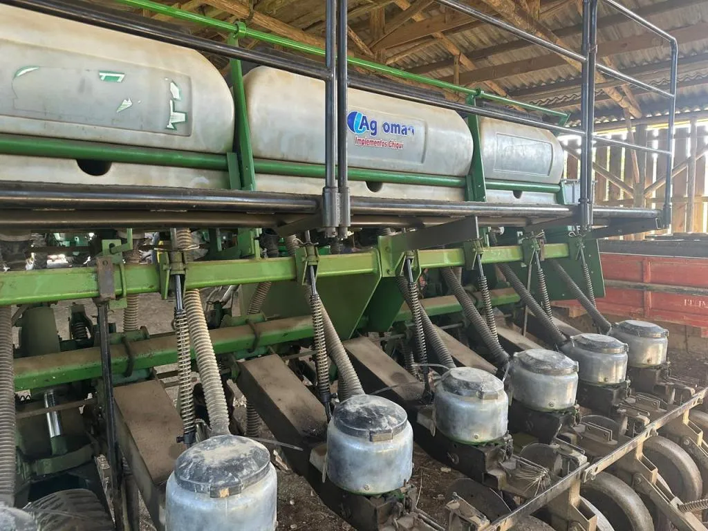Plantadeira arrasto Marca GIHAL 7 linhas  Pipoqueira