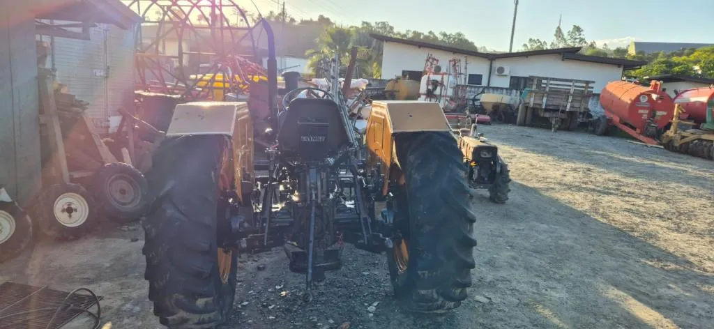 Trator Valmet 65 com direção  hidráulica