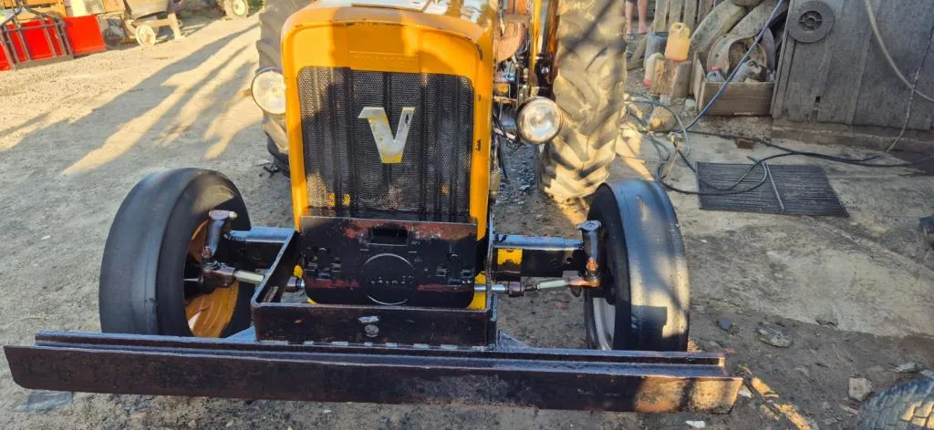 Trator Valmet 65 com direção  hidráulica