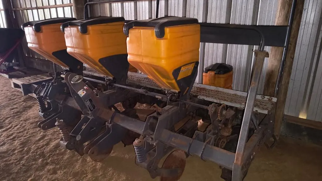 Plantadeira Valtra 3 linhas