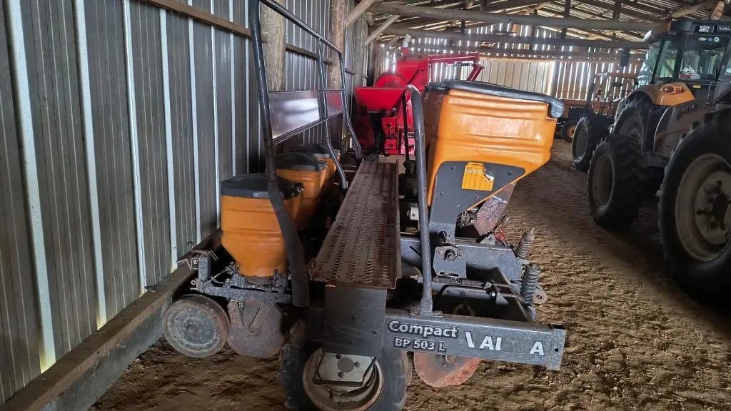 Plantadeira Valtra 3 linhas
