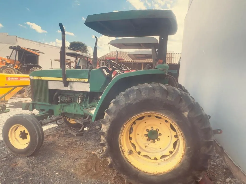Trator John Deere 5600 Ano 2002 