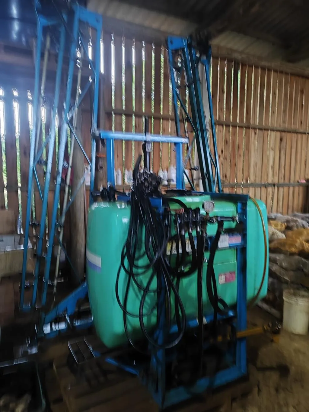 Pulverizador Montana 600 Litros 12m de Barras Com luz noturna