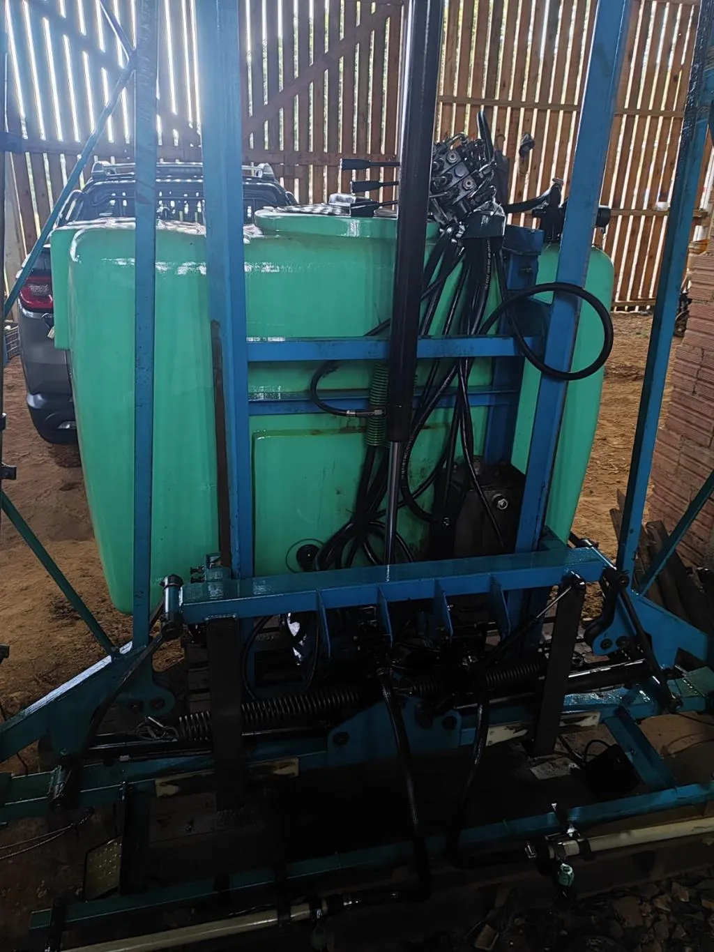 Pulverizador Montana 600 Litros 12m de Barras Com luz noturna