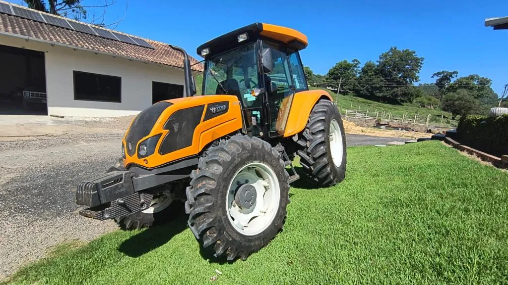 Trator Valtra A800R ano 2023 cabinado 