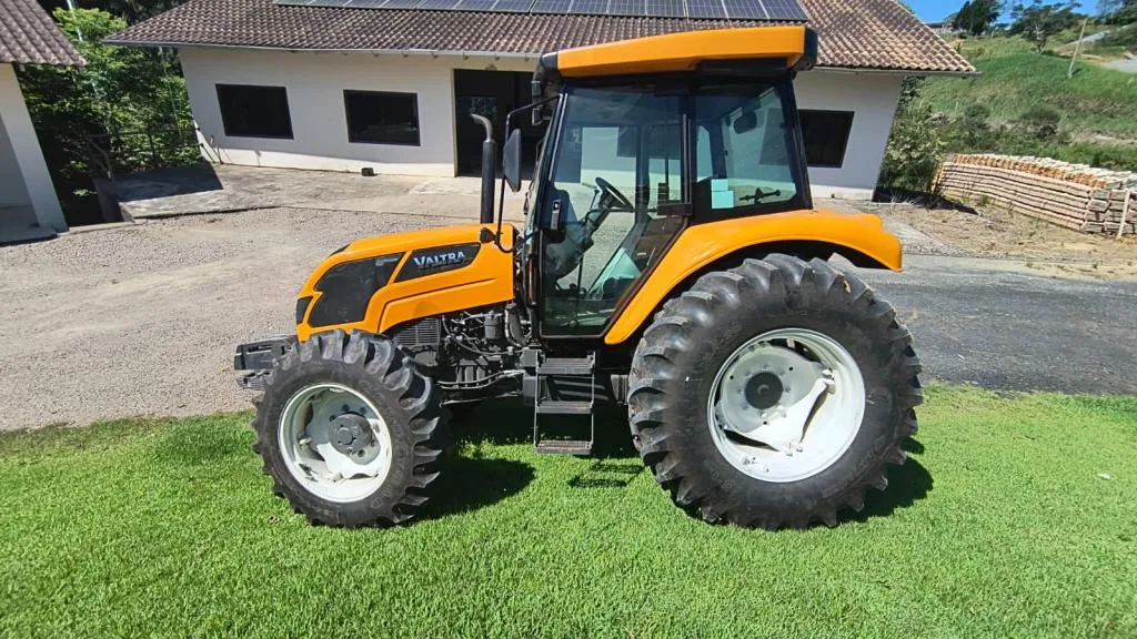 Trator Valtra A800R ano 2023 cabinado 