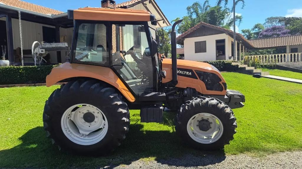 Trator Valtra A800R ano 2023 cabinado 