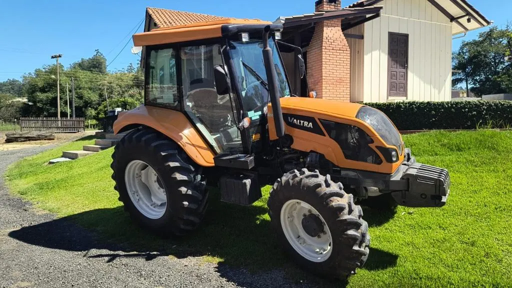 Trator Valtra A800R ano 2023 cabinado 