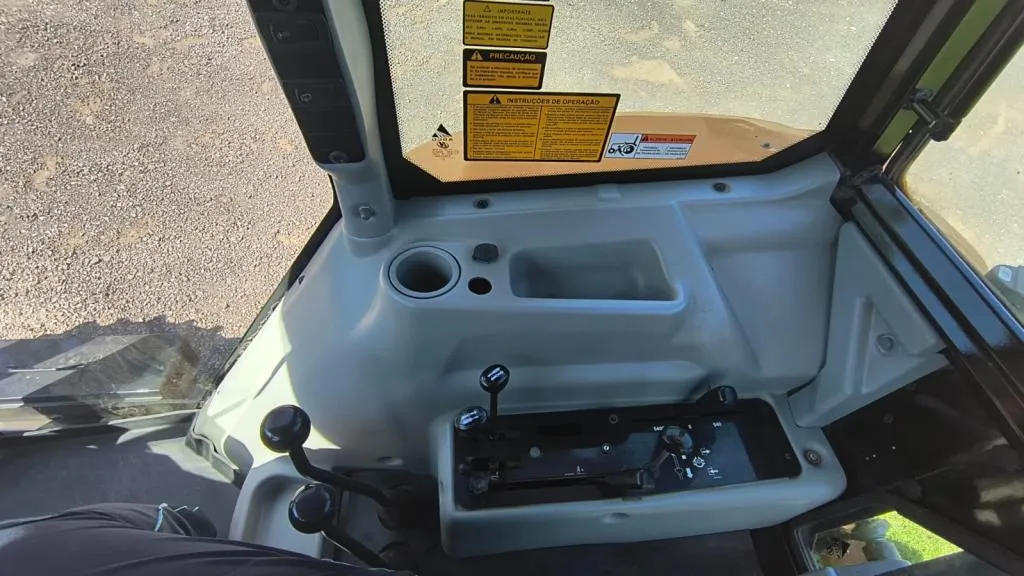 Trator Valtra A800R ano 2023 cabinado 